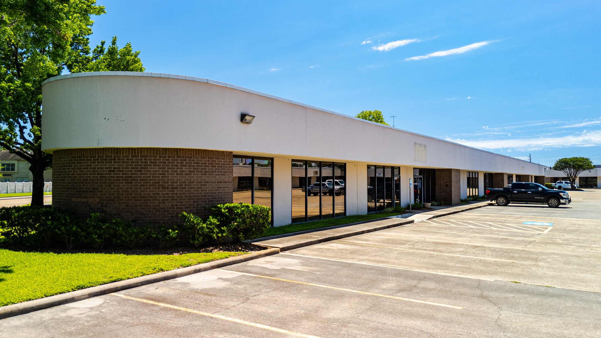 17449-17497 Village Green Dr, Houston, TX for lease Building Photo- Image 1 of 7