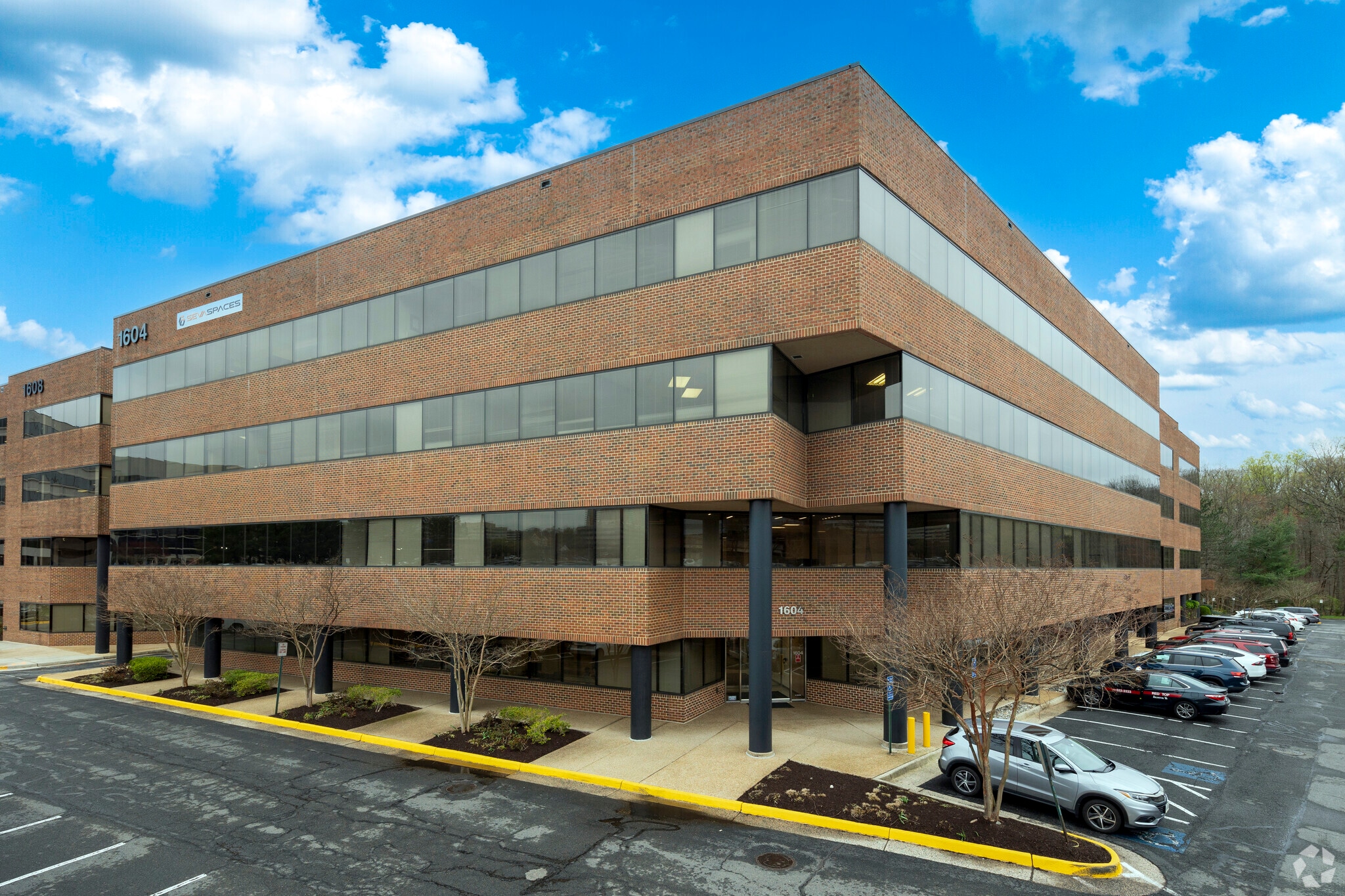 1604 Spring Hill Rd, Vienna, VA for lease Primary Photo- Image 1 of 20