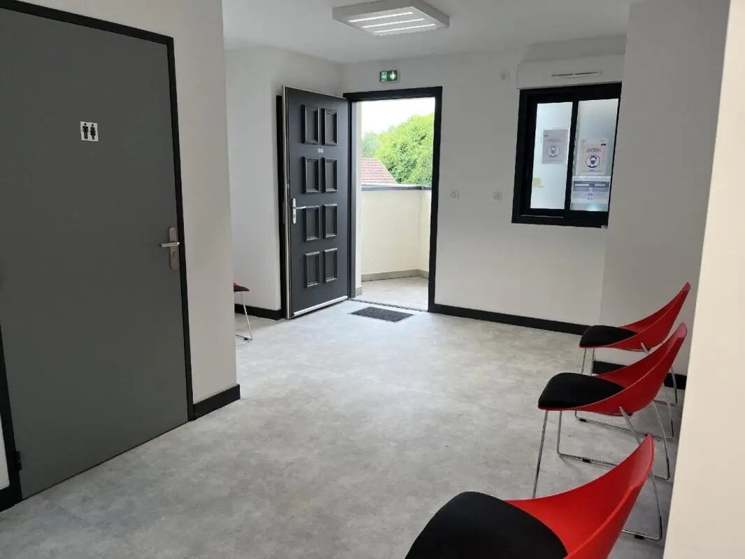 Flex in Morlaàs for lease Building Photo- Image 1 of 7