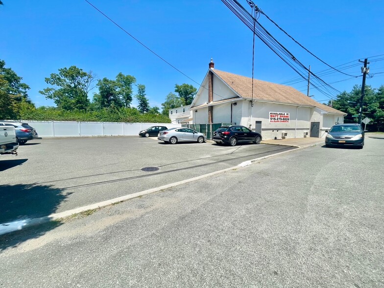 1298 Newbridge Rd, North Bellmore, NY for sale - Building Photo - Image 1 of 38