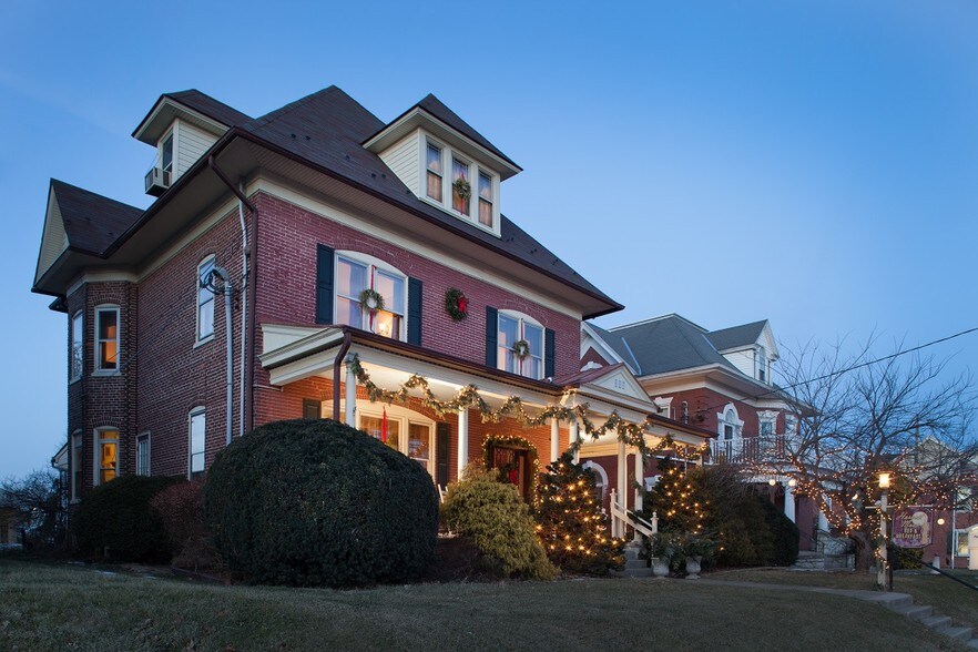 311 E Main St, New Holland, PA, 17557 Hotel Property For Sale
