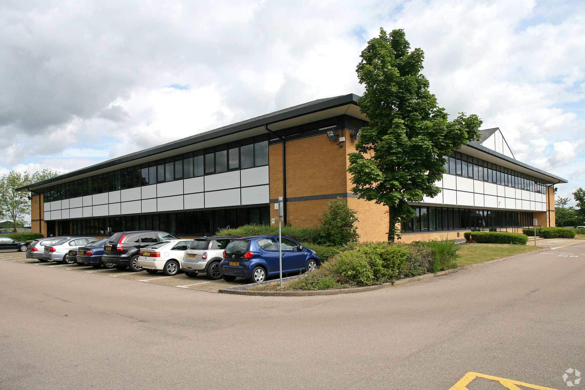 Quilters Way, Stoke Mandeville for sale Primary Photo- Image 1 of 1