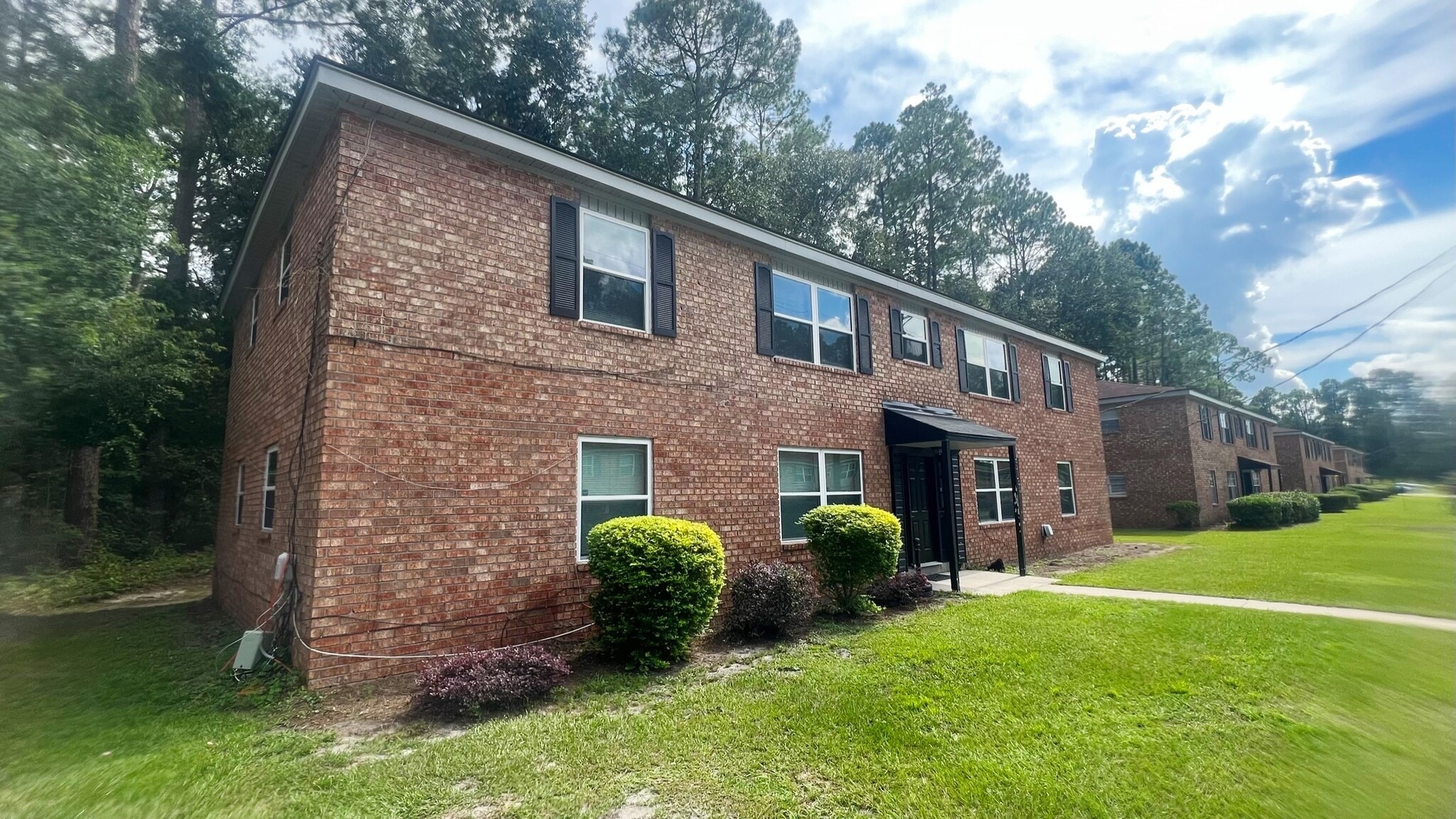 911 W Pne ST  