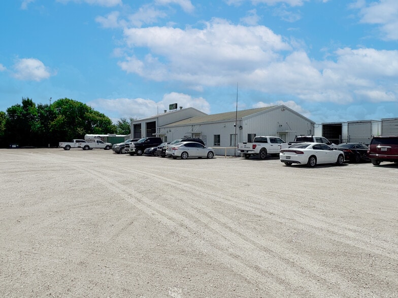 737 Pearl St, Houston, TX for lease - Building Photo - Image 2 of 11