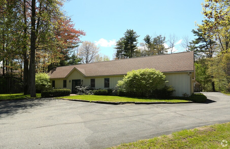 1557 Us-9, Queensbury, NY for sale - Primary Photo - Image 1 of 1