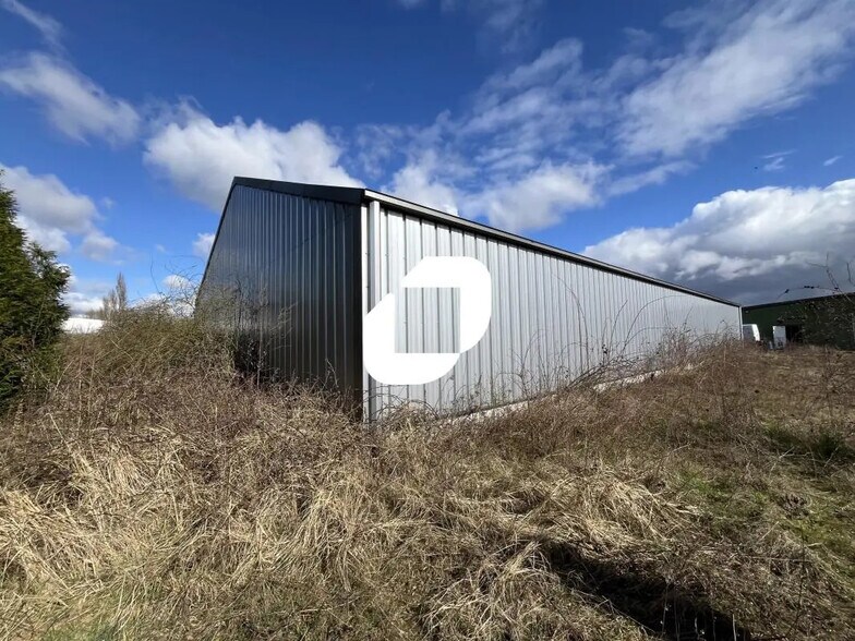 Flex in Bruay-la-Buissière for sale - Building Photo - Image 3 of 9