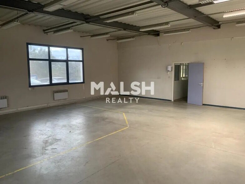 Office in Saint-Quentin-Fallavier for lease - Interior Photo - Image 3 of 14