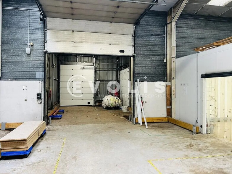 Flex in Neuilly-sur-Marne for lease - Interior Photo - Image 3 of 3