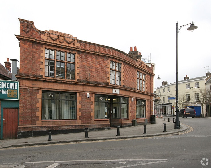 8 Parliament Sq, Hertford for sale - Primary Photo - Image 1 of 1