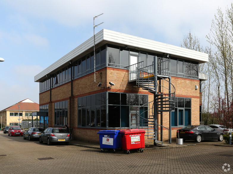 Beaconsfield Rd, Hatfield for lease - Building Photo - Image 1 of 2