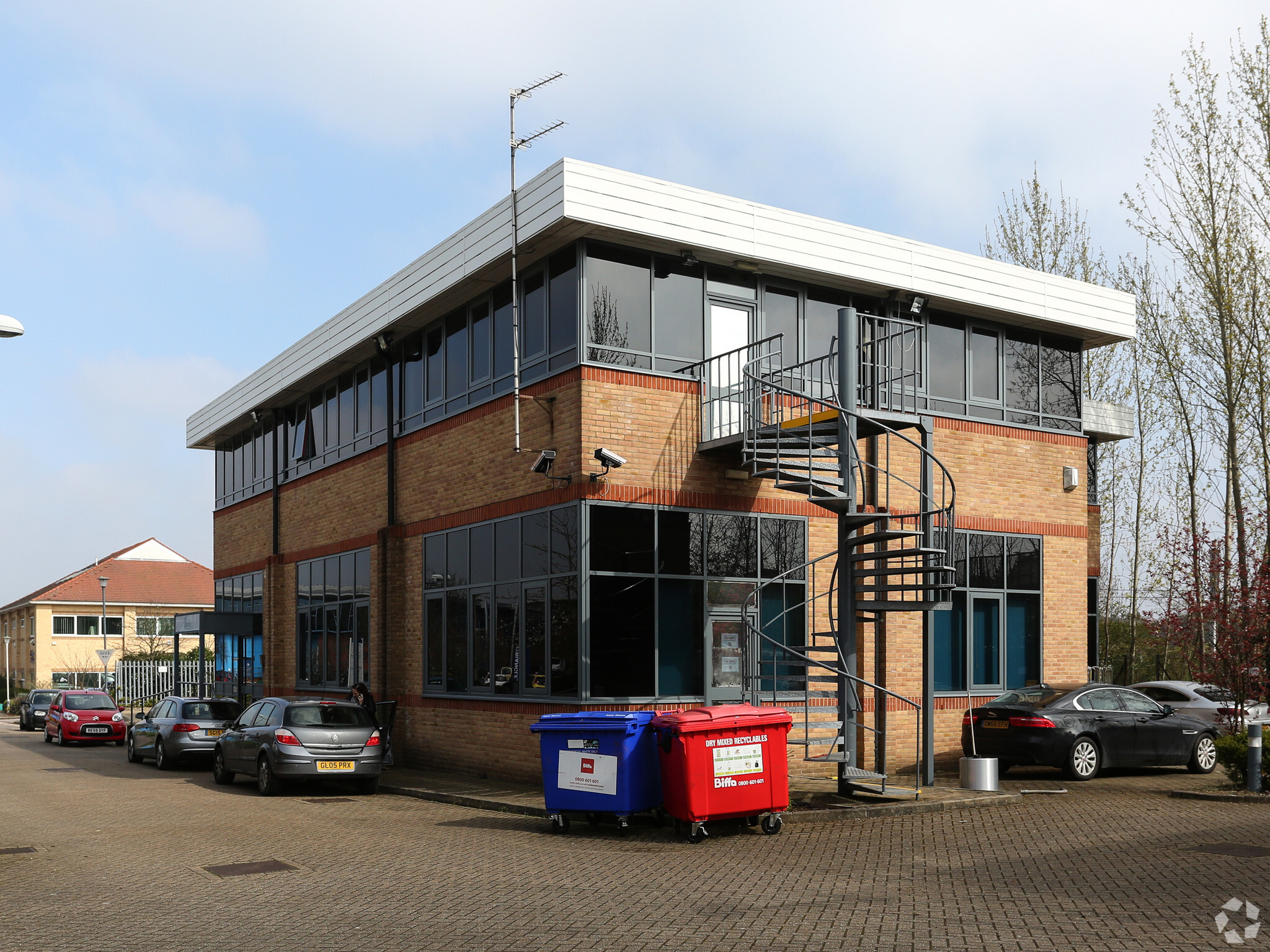 Beaconsfield Rd, Hatfield for lease Building Photo- Image 1 of 3