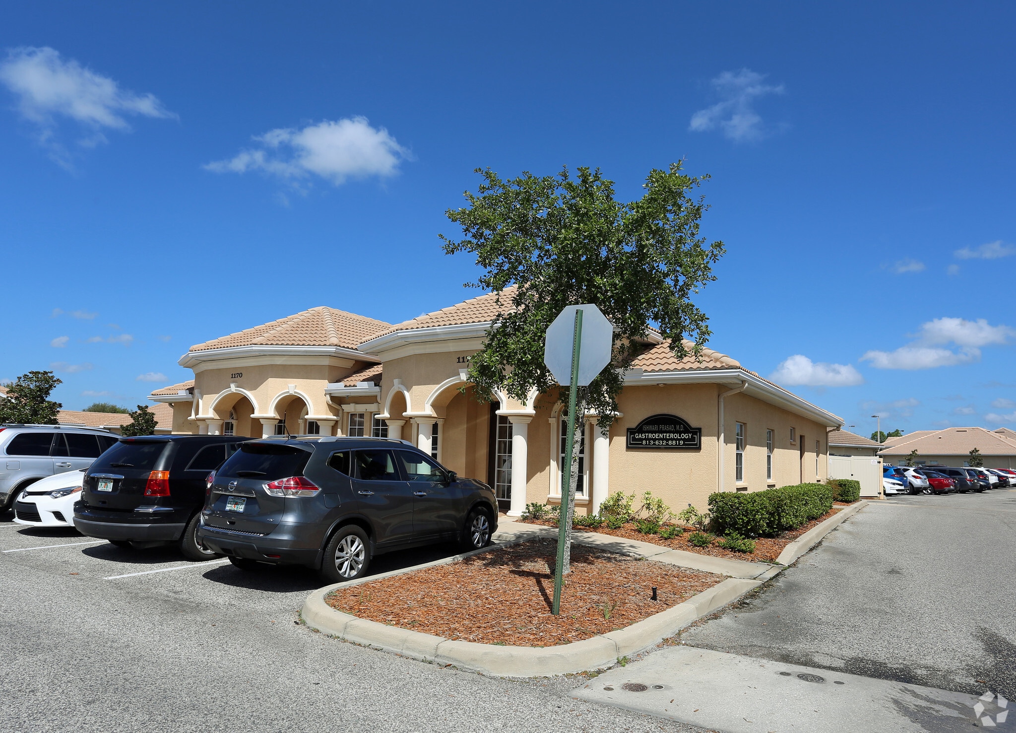 1170-1172 Nikki View Dr, Brandon, FL for lease Primary Photo- Image 1 of 3