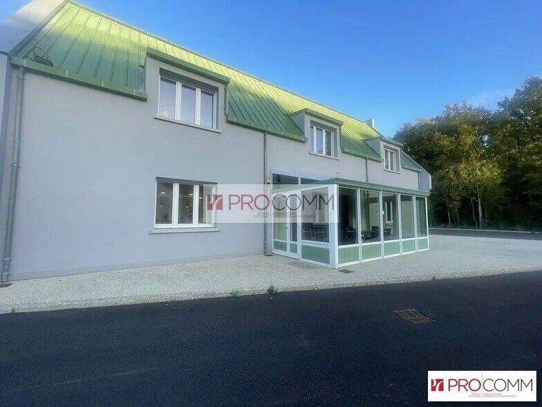 Retail in Luisant for lease - Building Photo - Image 1 of 8