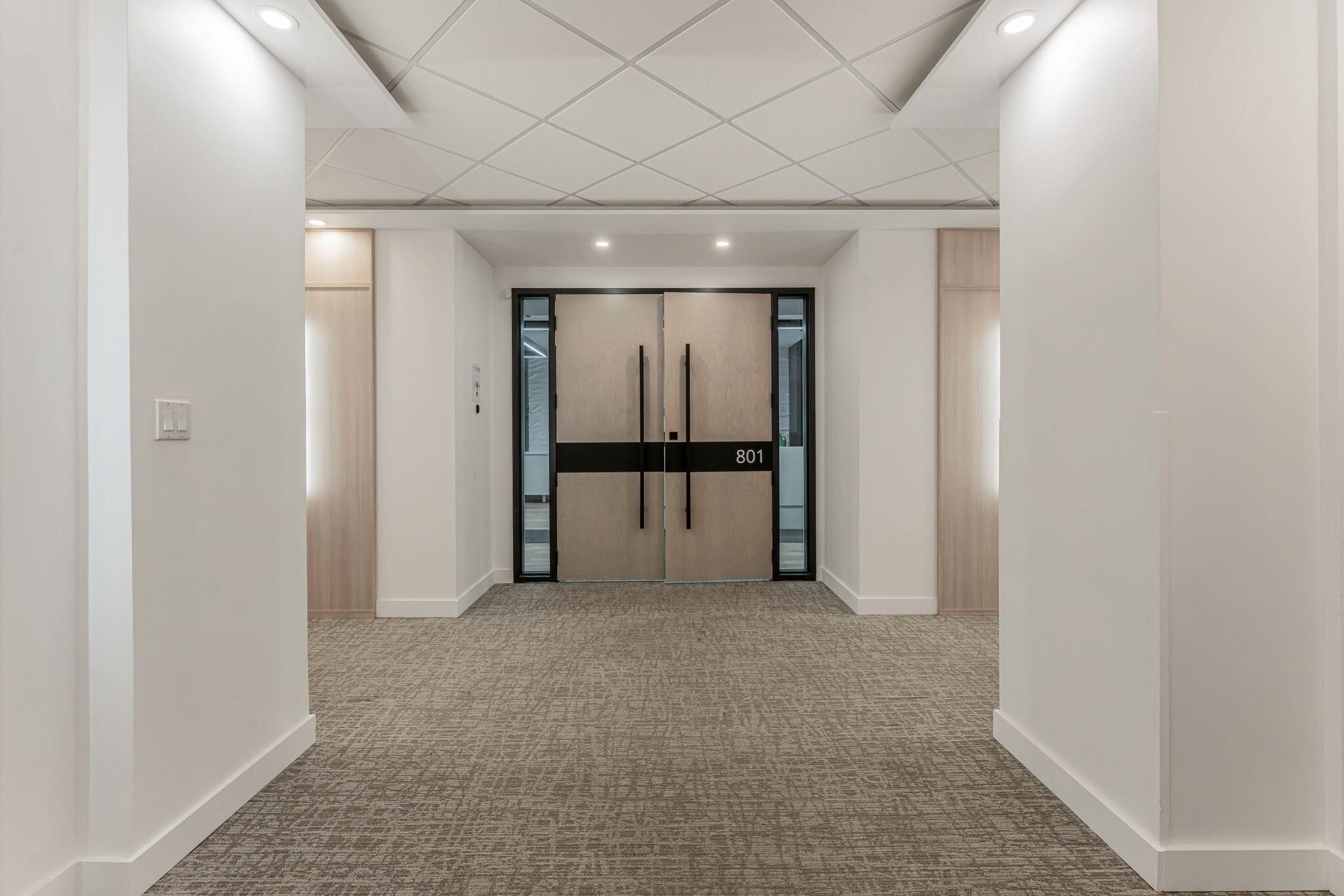 501-507 Pl d'Armes, Montréal, QC for lease Building Photo- Image 1 of 11