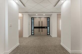501-507 Pl d'Armes, Montréal, QC for lease Building Photo- Image 1 of 11
