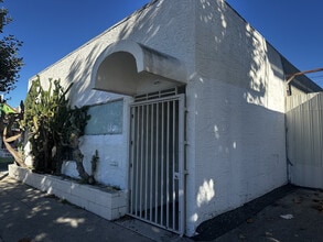 5215 York Blvd, Los Angeles, CA for lease Interior Photo- Image 1 of 7