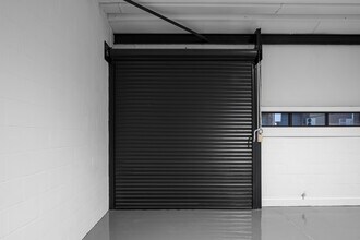 Langhedge Ln, London for lease Interior Photo- Image 2 of 3