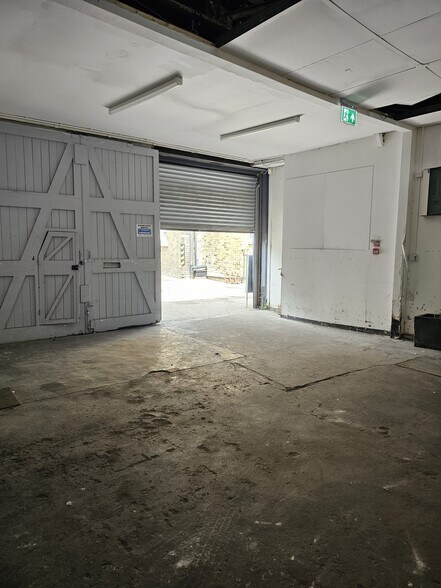 3 liffords Place, London for lease - Interior Photo - Image 2 of 4