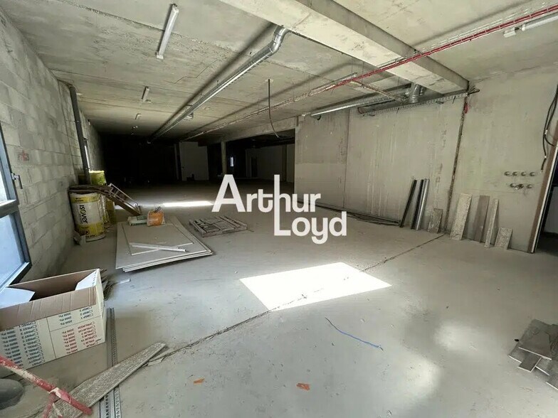 Flex in Fréjus for lease - Interior Photo - Image 3 of 10