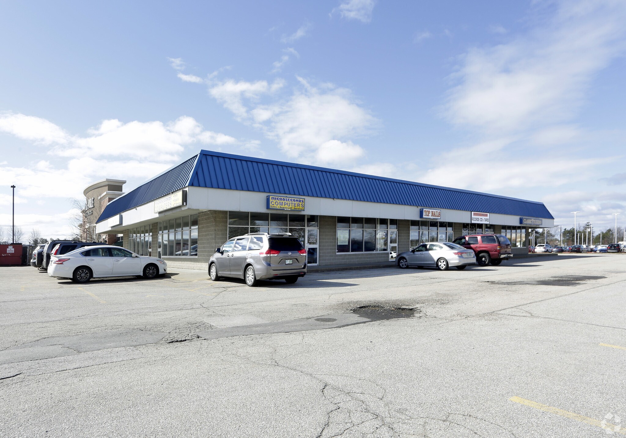 1711 S Willow St, Manchester, NH for sale Primary Photo- Image 1 of 1