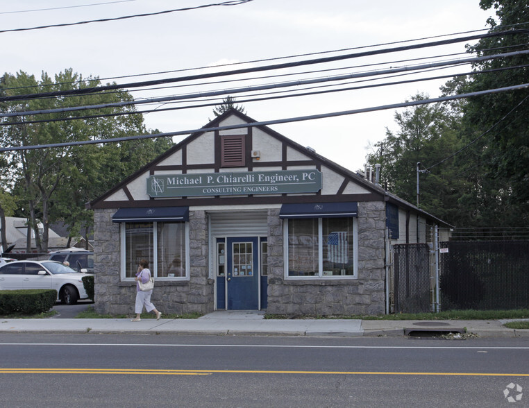 1954 New York Ave, Huntington Station, NY for sale - Primary Photo - Image 1 of 1