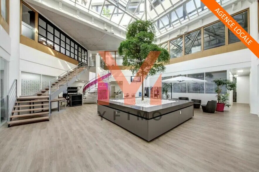 Office in Le Pecq for lease - Lobby - Image 1 of 13