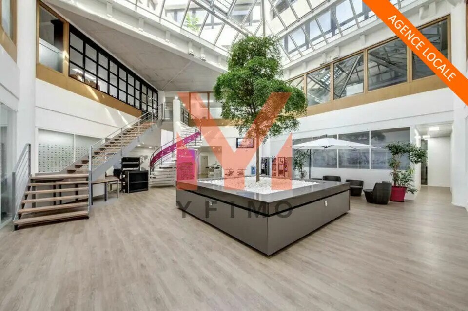 Office in Le Pecq for lease Lobby- Image 1 of 14