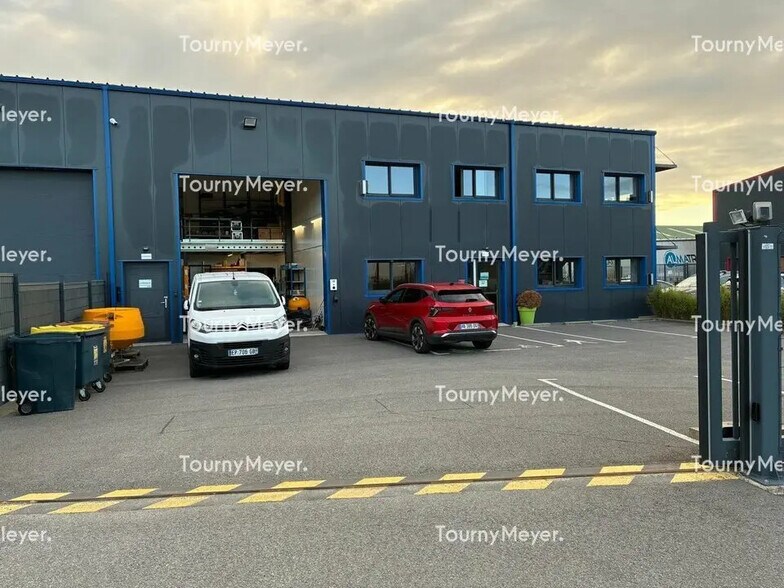 Flex in Caudan for lease - Building Photo - Image 1 of 4