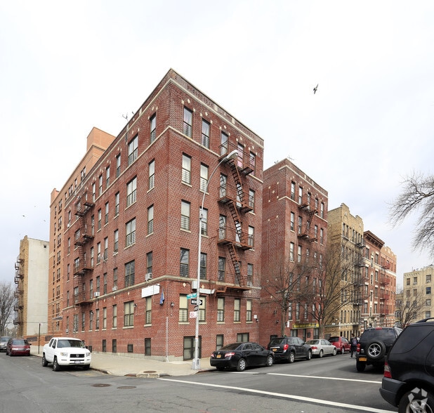 887 Crotona Pky N, Bronx, NY for lease - Primary Photo - Image 3 of 18