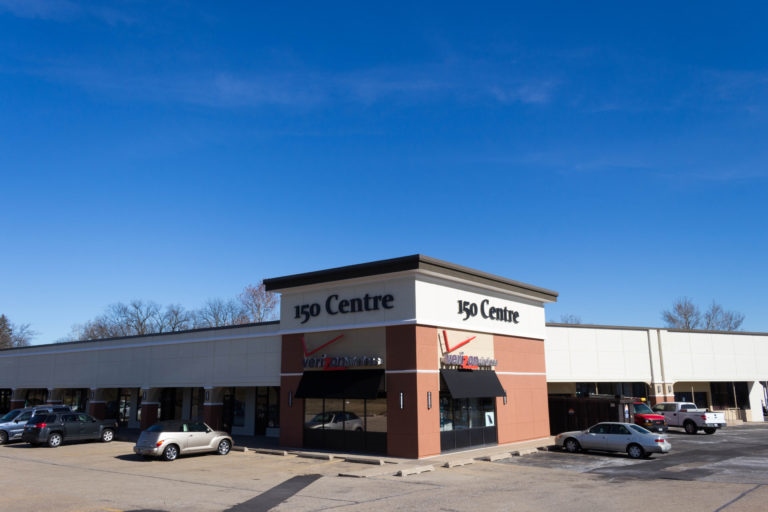 2533 N War Memorial Dr, Peoria, IL for lease - Building Photo - Image 1 of 5