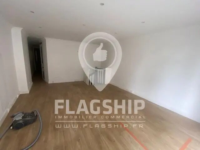 Retail in Paris for lease - Building Photo - Image 2 of 9