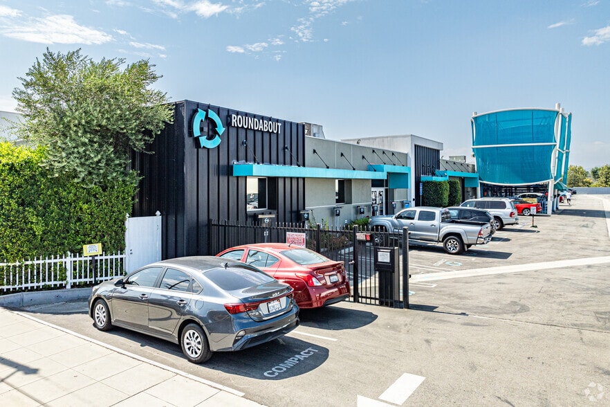 217-277 S Lake St, Burbank, CA for sale - Primary Photo - Image 1 of 6