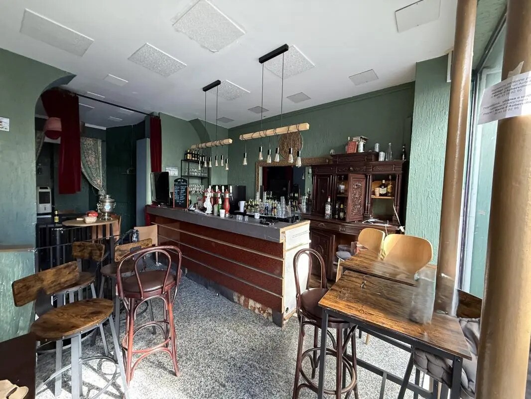 Retail in Paris for lease Building Photo- Image 1 of 6