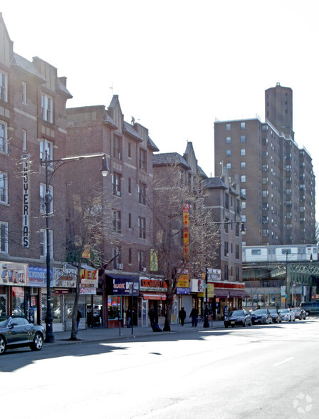 101-111 Dyckman St, New York, NY for lease - Building Photo - Image 2 of 4