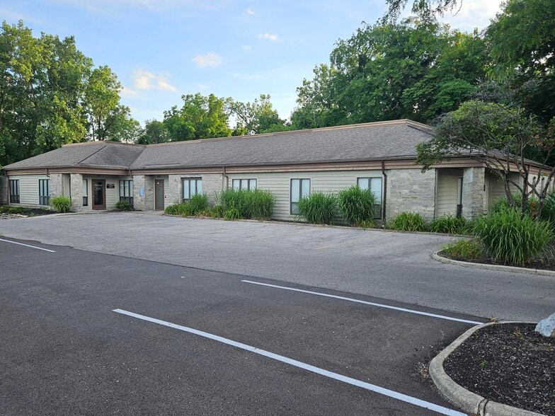 2041-2067 Stringtown Rd, Grove City, OH for lease - Building Photo - Image 2 of 3