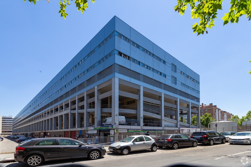 Calle de Isabel Colbrand, 10-12, Madrid, Madrid for lease - Building Photo - Image 1 of 3