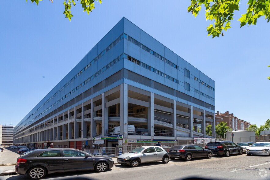Calle de Isabel Colbrand, 10-12, Madrid, Madrid for sale - Building Photo - Image 3 of 3
