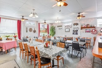 1017 Sophia St, Fredericksburg, VA for lease Interior Photo- Image 2 of 5