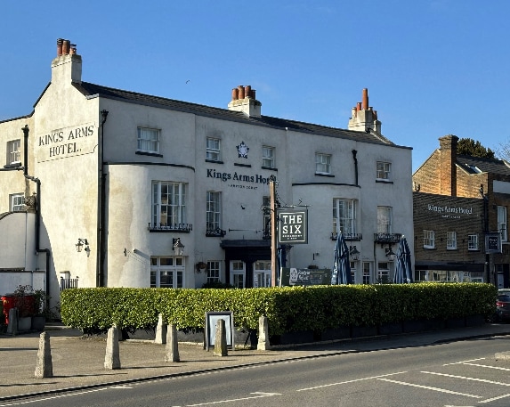 Hampton Court Rd, East Molesey for sale - Primary Photo - Image 1 of 7