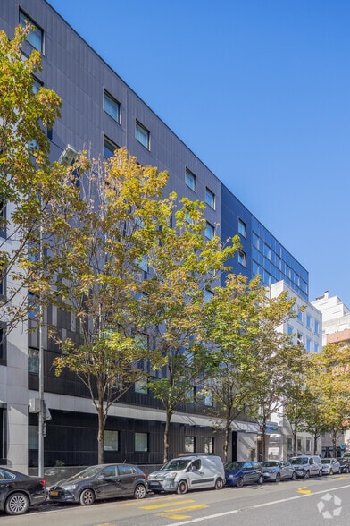 13 Bis Rue De L'Abreuvoir, Courbevoie for lease - Building Photo - Image 3 of 4