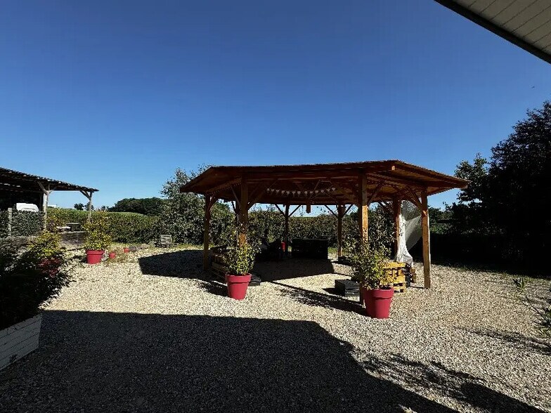 Flex in Villette-d'Anthon for sale - Building Photo - Image 3 of 10