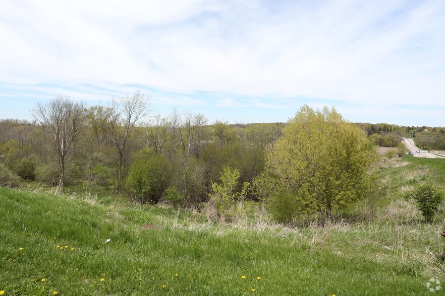 Golf Rd, Pewaukee, WI 53072