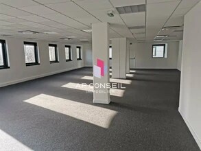 Office in Le Pecq for lease Interior Photo- Image 1 of 4