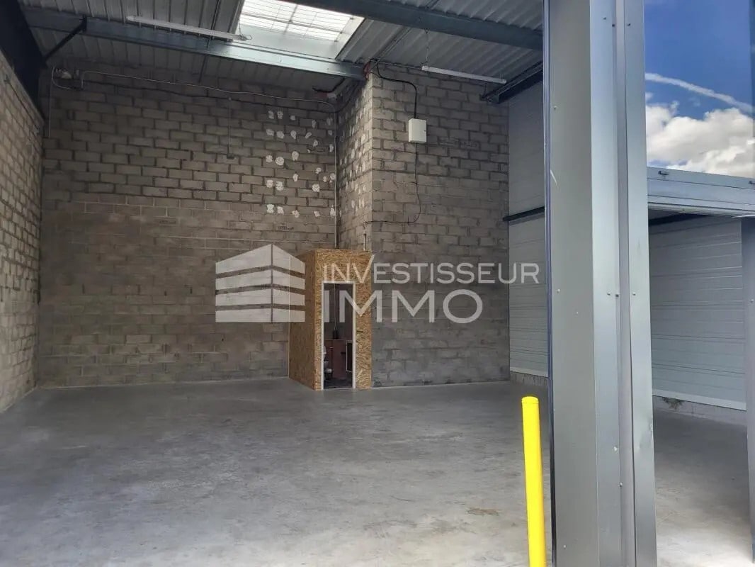 Flex in Saint-Fargeau-Ponthierry for lease Interior Photo- Image 1 of 3