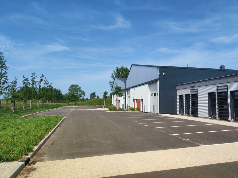 Industrial in Pavilly for lease Building Photo- Image 1 of 10