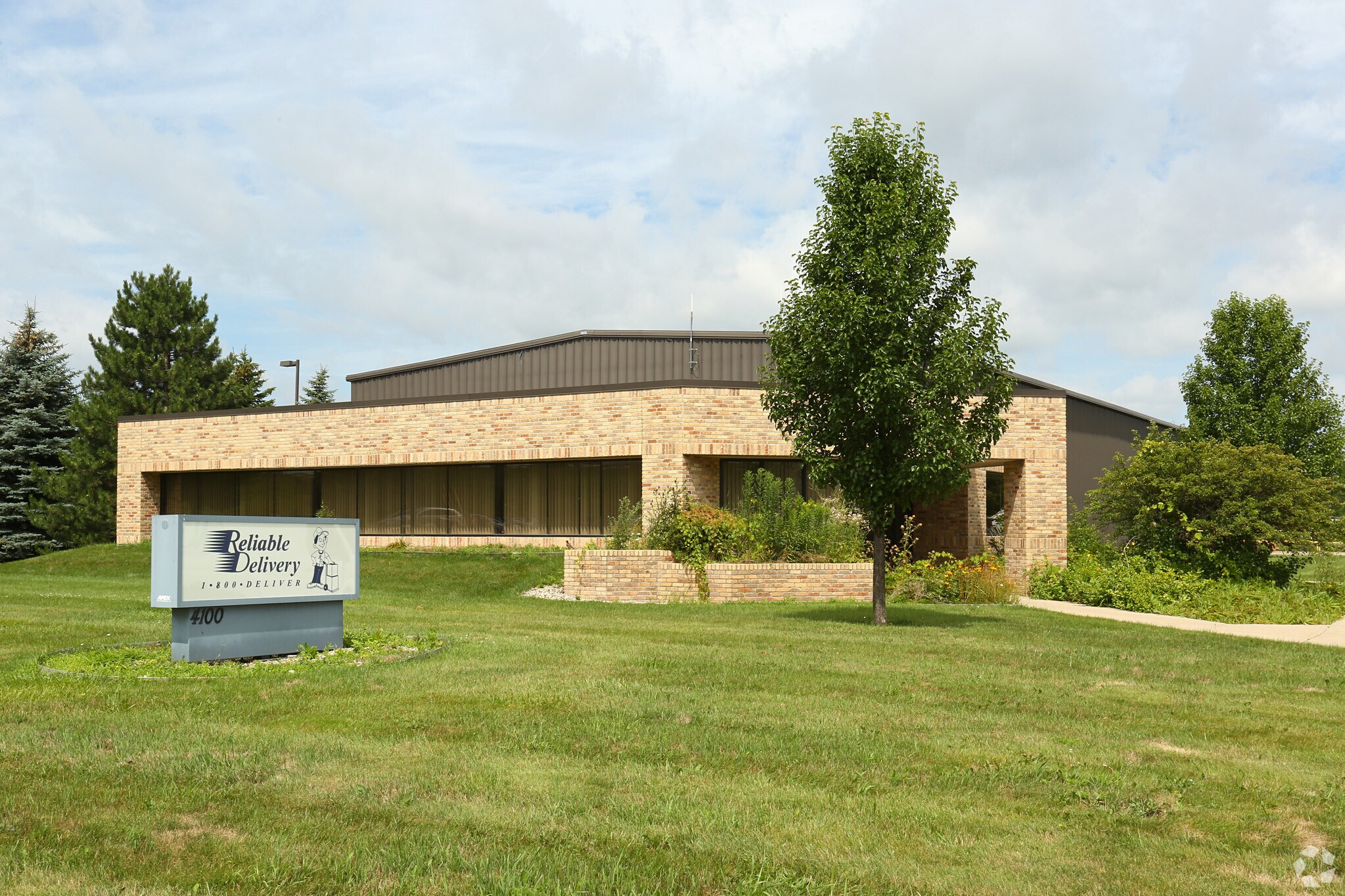 4100 Market Pl, Flint, MI for sale Primary Photo- Image 1 of 1