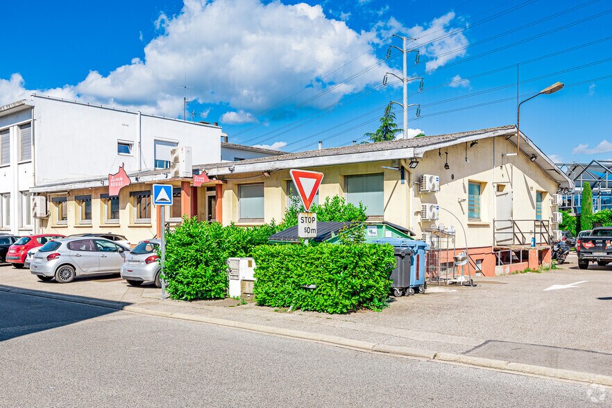 Flex in Vénissieux for lease - Primary Photo - Image 1 of 2