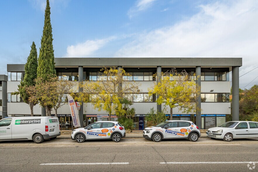 Office in Aix-en-Provence for lease - Primary Photo - Image 1 of 5