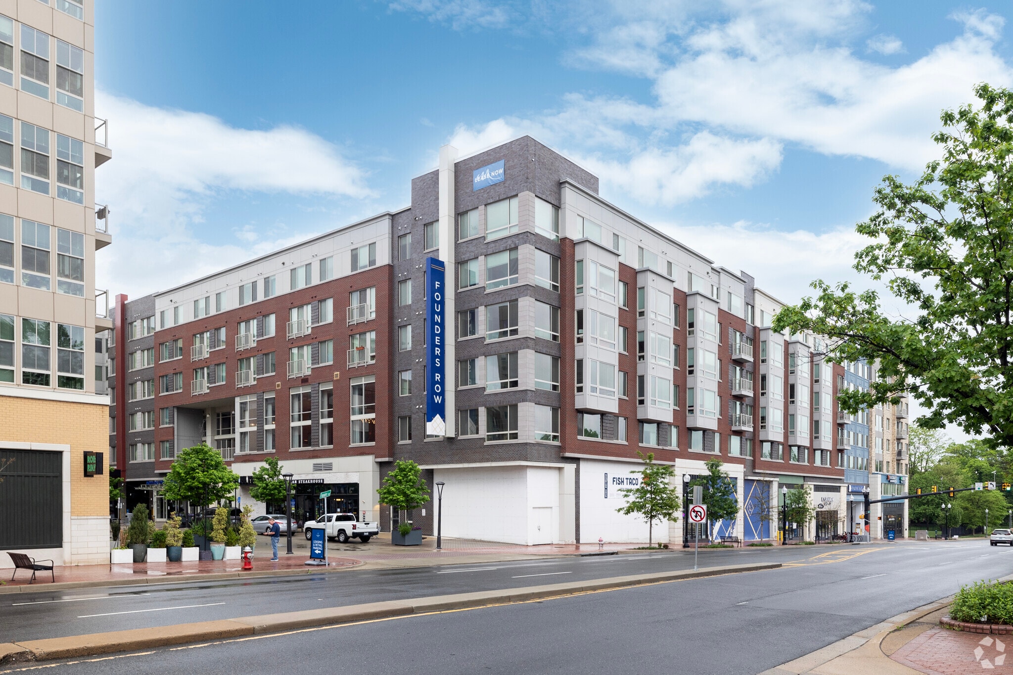 916 W Broad St, Falls Church, VA for lease Primary Photo- Image 1 of 41