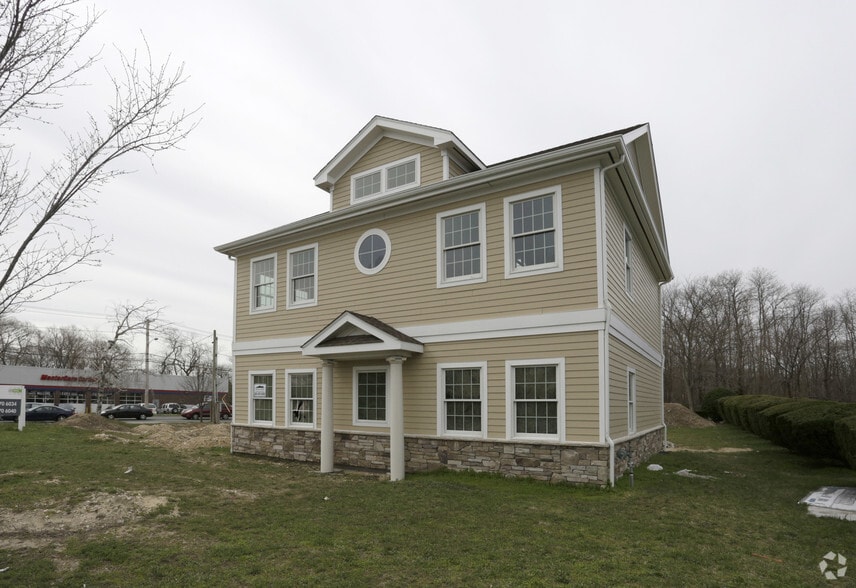 590 Patchogue Rd, Port Jefferson Station, NY for sale - Primary Photo - Image 1 of 1